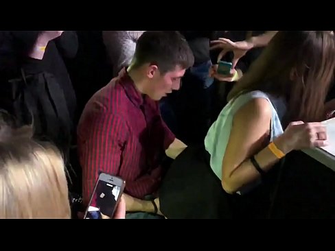 ❤️ Вистински секс во руски ноќен клуб. 18-годишна Русинка во анус и вагина се заебала во ноќен клуб Анално видео на порно mk.pornjk.ru